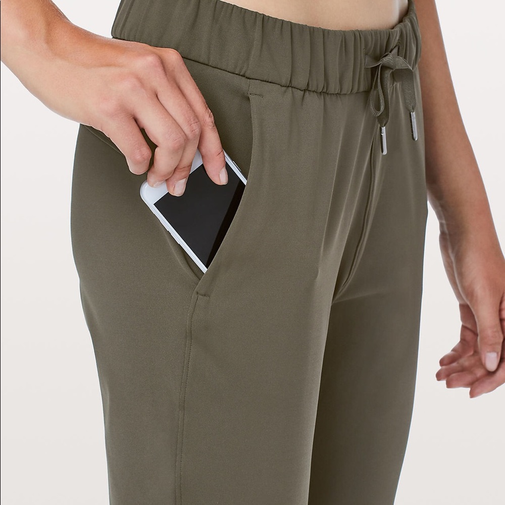 Lululemon on the fly pant